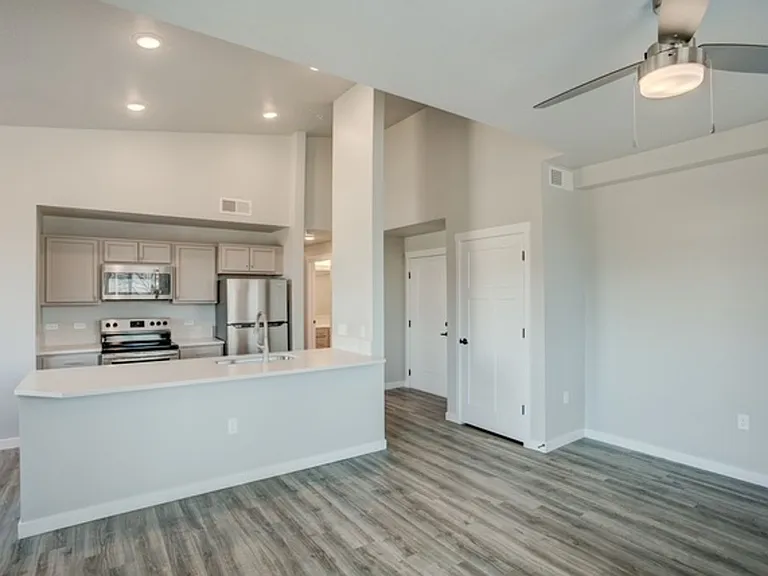 1420 Maple Grove Apartments — Photo 41