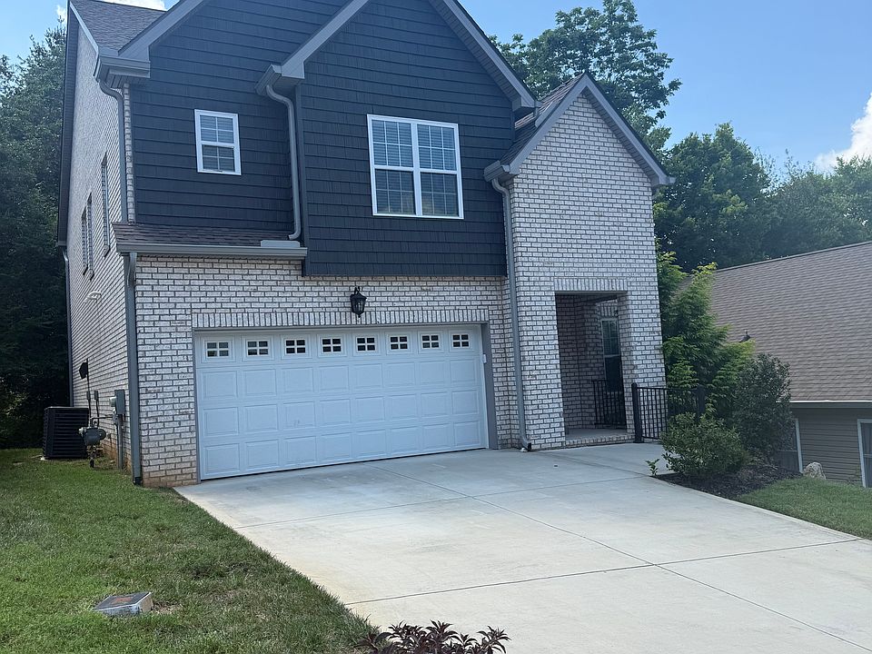 1st image of 200 Gothic Manor Ln