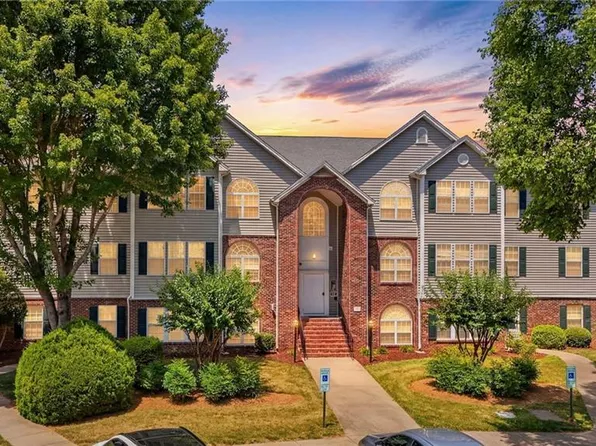 734 Scholastic Ct, Winston Salem, NC 27106