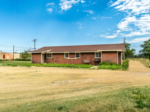 223 E Broadway Ave, Tulia, TX 79088