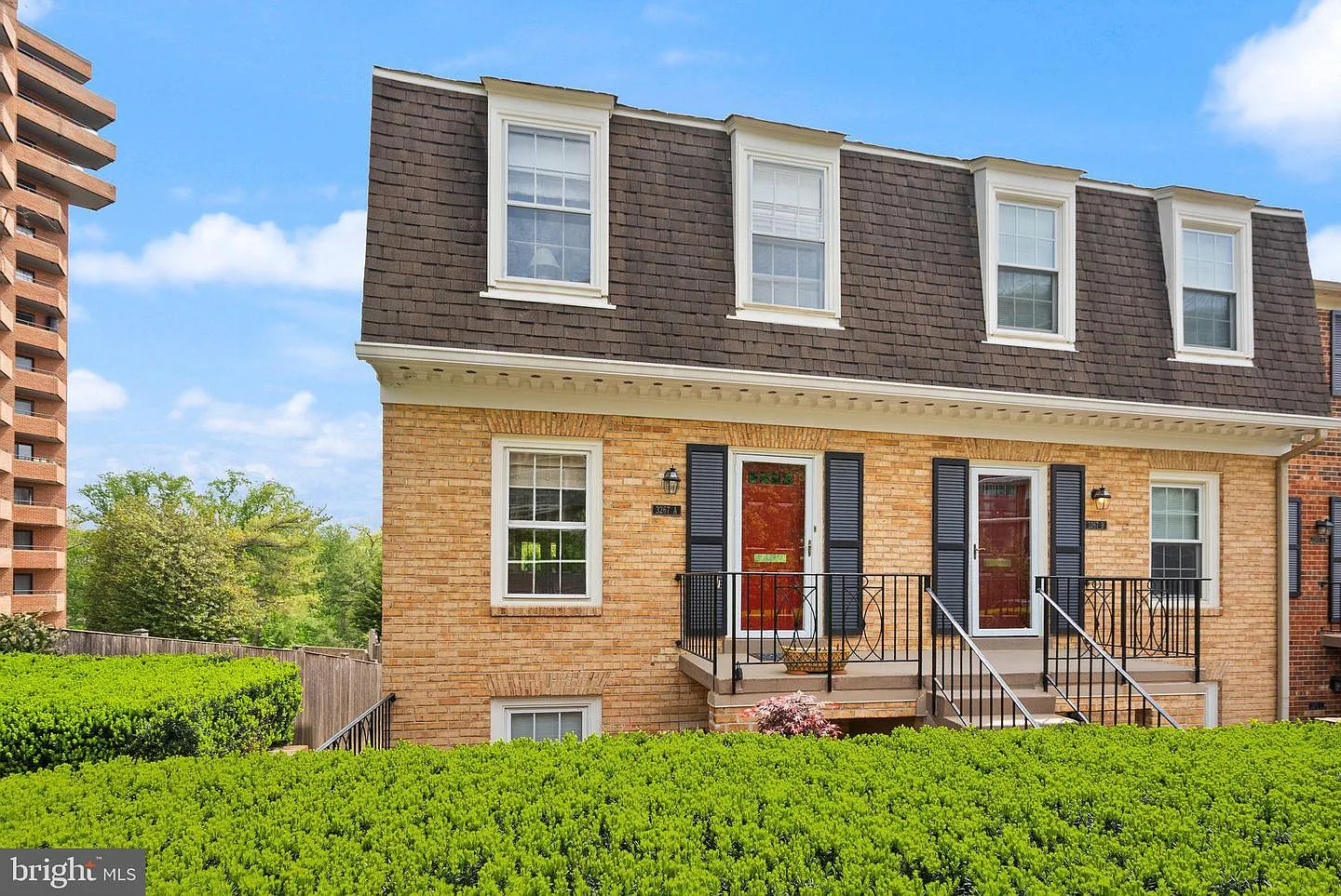 3267 Sutton Pl NW APT C photo 1