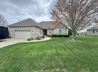218 Prairie Springs Dr, Chillicothe, IL 61523
