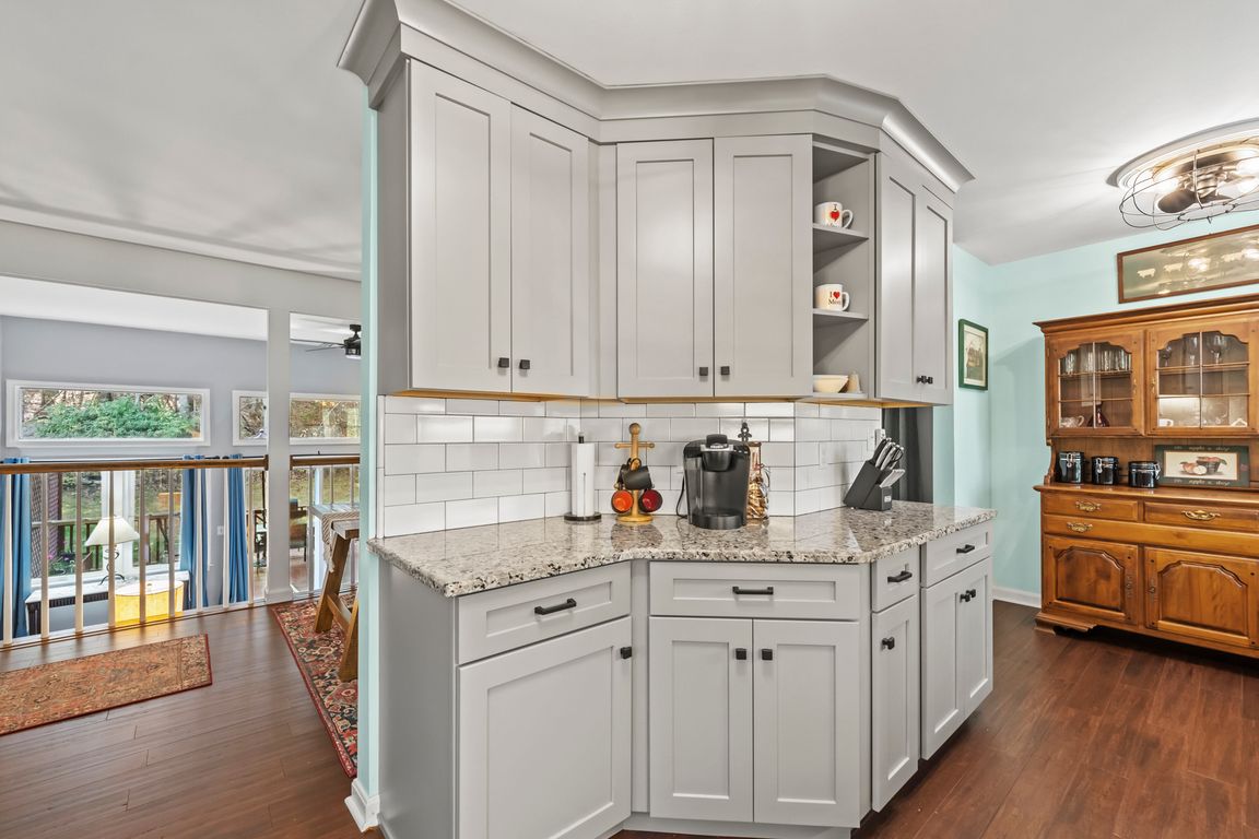 next background image