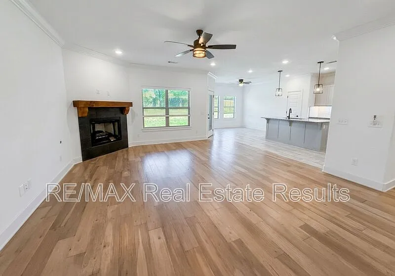 Clark Estates — Photo 2