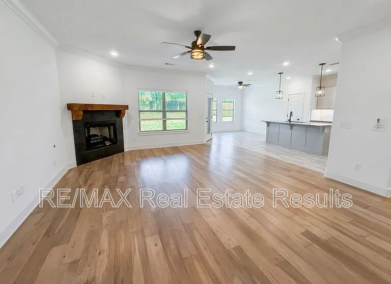 751 Spicewood Trl — Photo 2