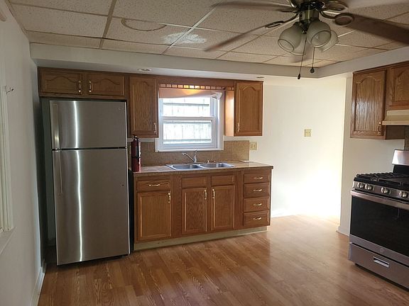 4th image of 202 1st St