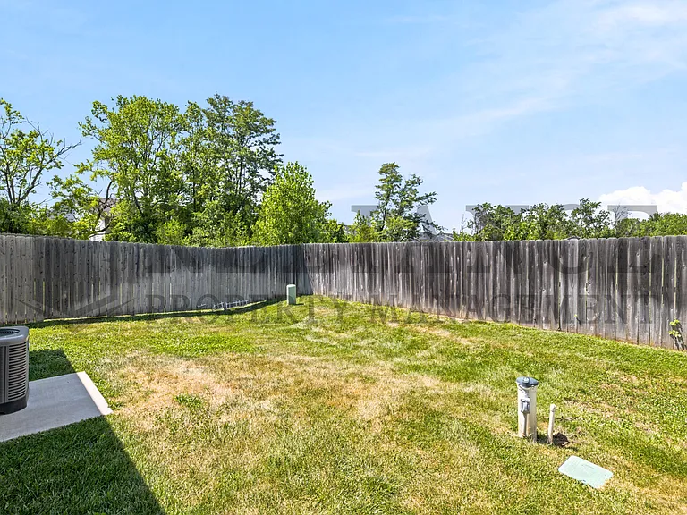 220 W May St — Photo 9