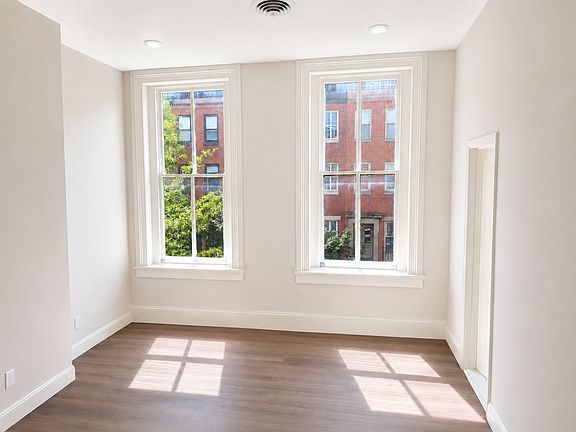 4th image of 923 N Calvert St Floor 2