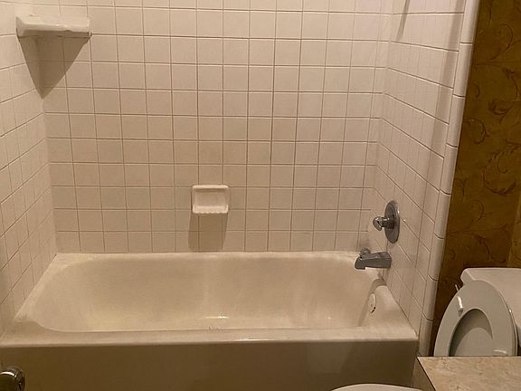 4th image of 1812 Japonica Ln