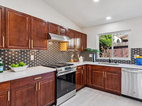 22597 Mossy Rock Dr, Hayward, CA 94541