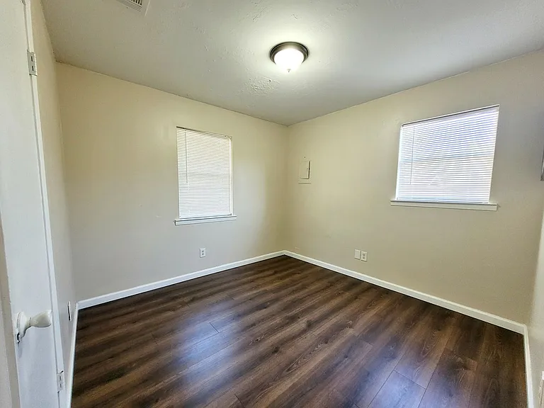 3903 W Gadsden St #B — Photo 9