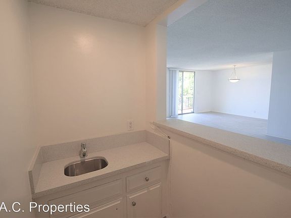4th image of 11310 Camarillo St APT 207