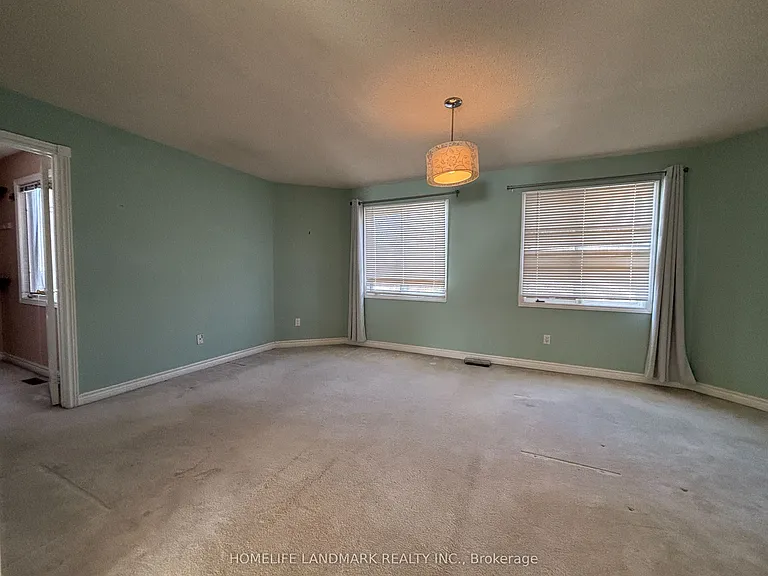 109 Carlyle Cres — Photo 11
