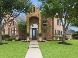 696 Bear Creek Dr, Hurst, TX 76054