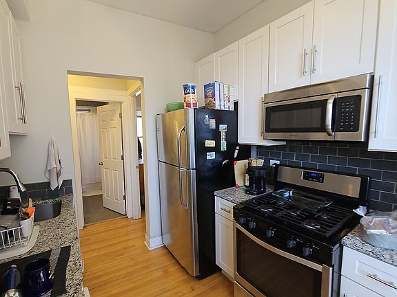 2nd image of 5825 N Wayne Ave #2