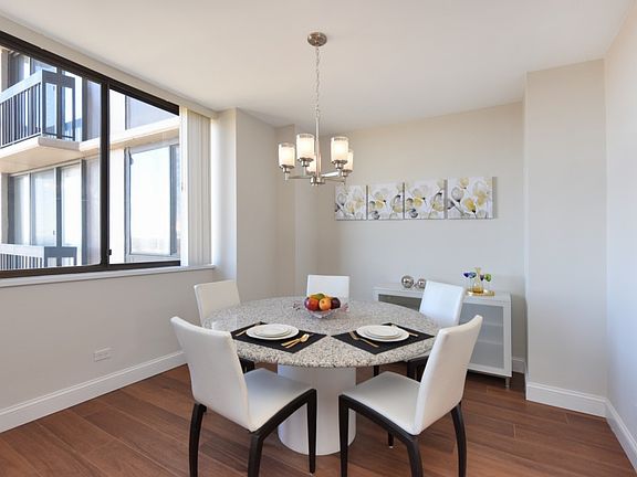 5th image of 27110 Grand Central Pkwy APT 16A