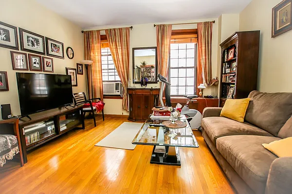 Sold by Remax City Square | media 40