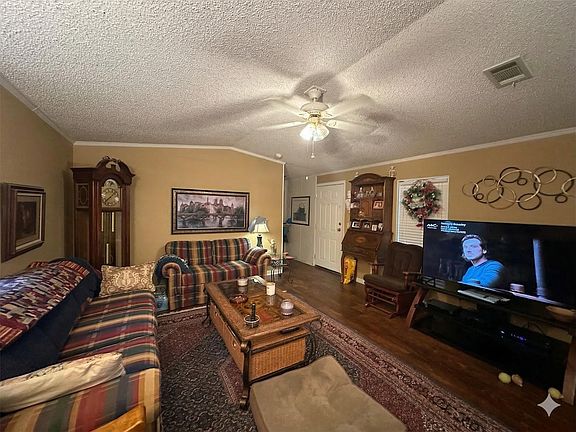 4th image of 944 Whispering Pine Ln