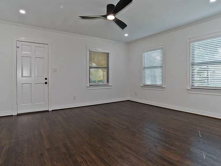 1835 Cedar Crest Blvd — Photo 21