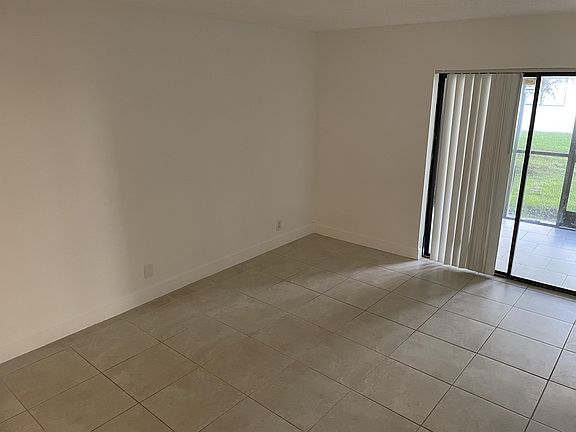 4th image of 161 Lakeview Dr