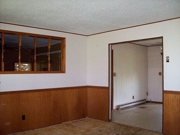 3rd image of 2006 Lynn Dr