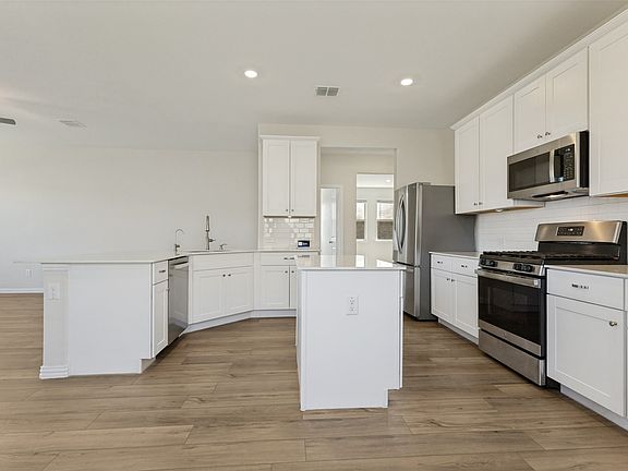 5th image of 1237 Almond Rd