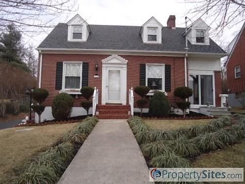 2nd image of 1108 Toledo Ave