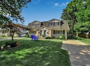 11 Marine Dr, Amherst, NY 14228