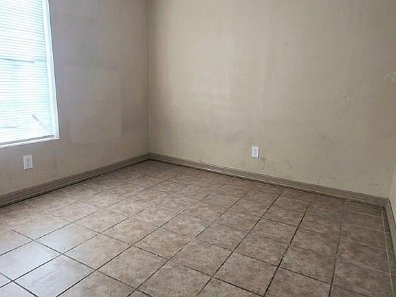 5th image of 900 N Mike Chapa Ave