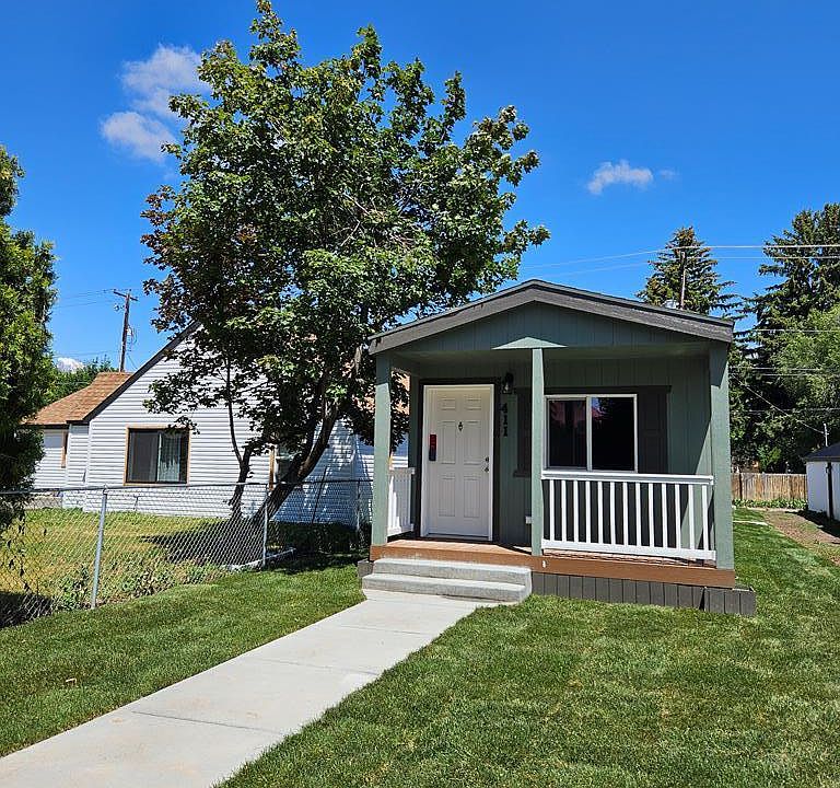 1st image of 411 8th St