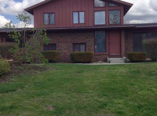 2353 Rockspring Rd, Toledo, OH 43614