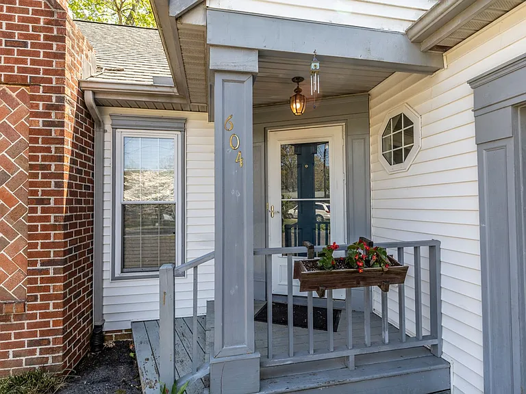 604 Wilder Dr — Photo 3