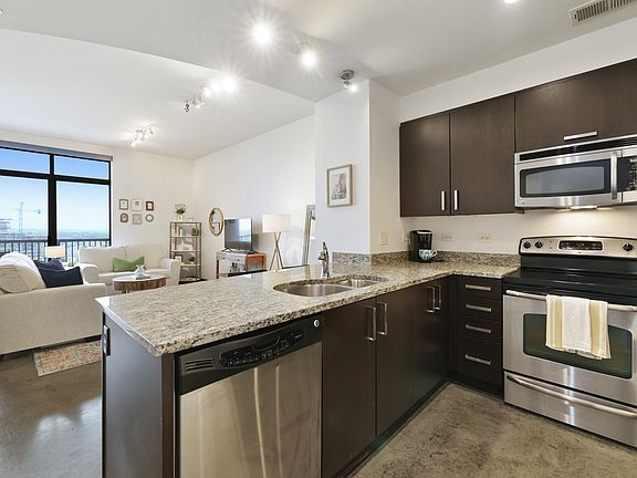 3rd image of 1510 Demonbreun St #906