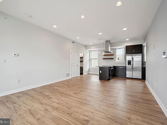 3rd image of 714 N Chadwick St Unit 6