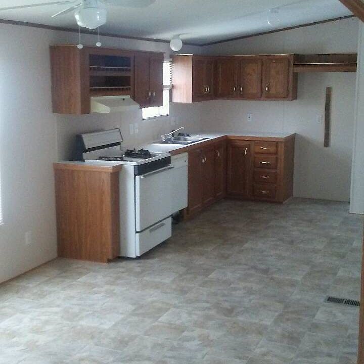 2nd image of 710 Oak Ln