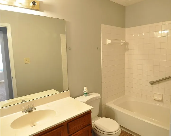 169 E 6th St #D — Photo 12