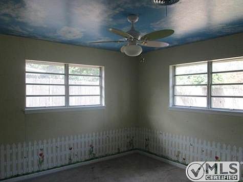 5th image of 5808 Walraven Cir