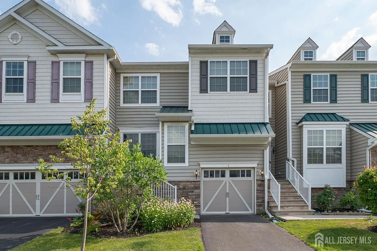 3 bed, 4.0 bath, 2852 sqft, $4,200 — Photo 1