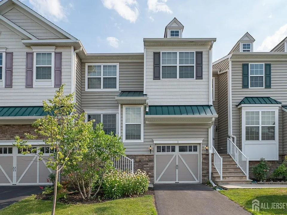 3 Bauer Ln