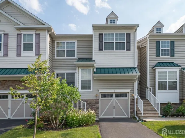 3 Bauer Ln, Cranbury, NJ 08512