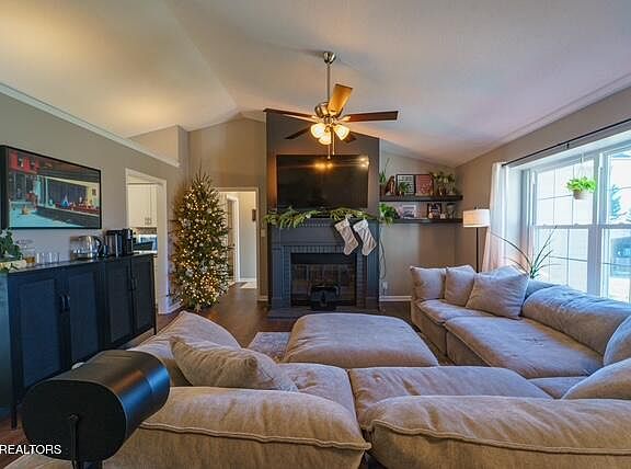 4th image of 504 Exford Ct