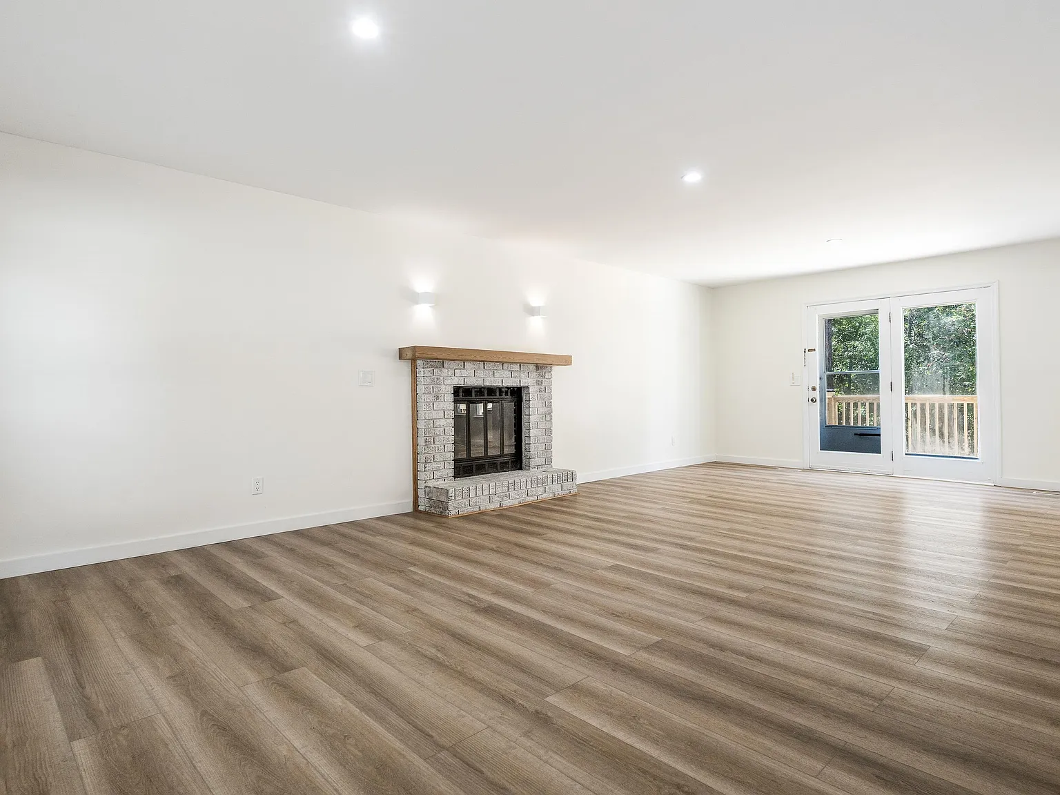 4 bed, 2.5 bath, 2052 sqft, $3,000 — Photo 3