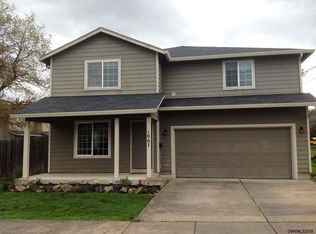 1067 Grove St, Lebanon, OR 97355