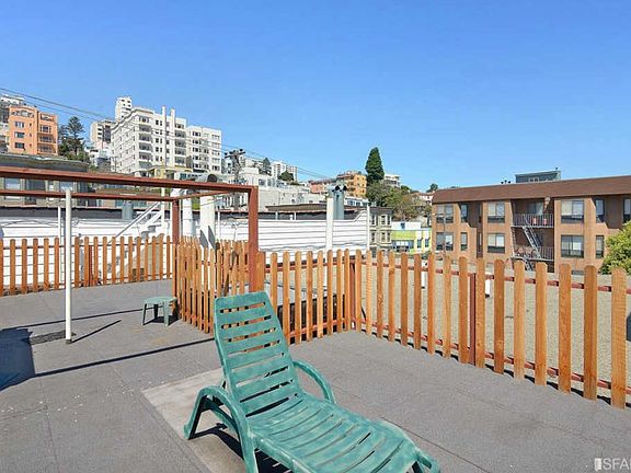 3rd image of 985 Greenwich St
