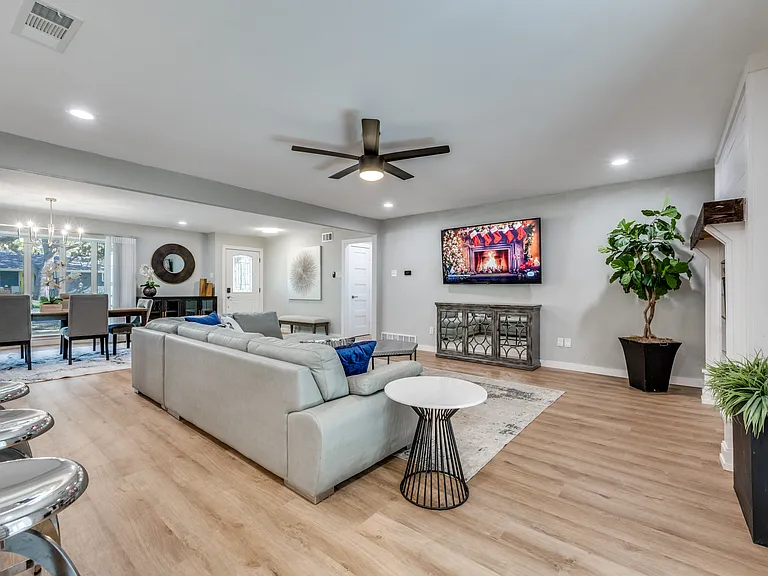 10443 Cromwell Dr — Photo 6