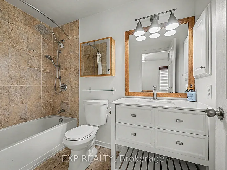 218 Rolling Meadow Cres — Photo 22