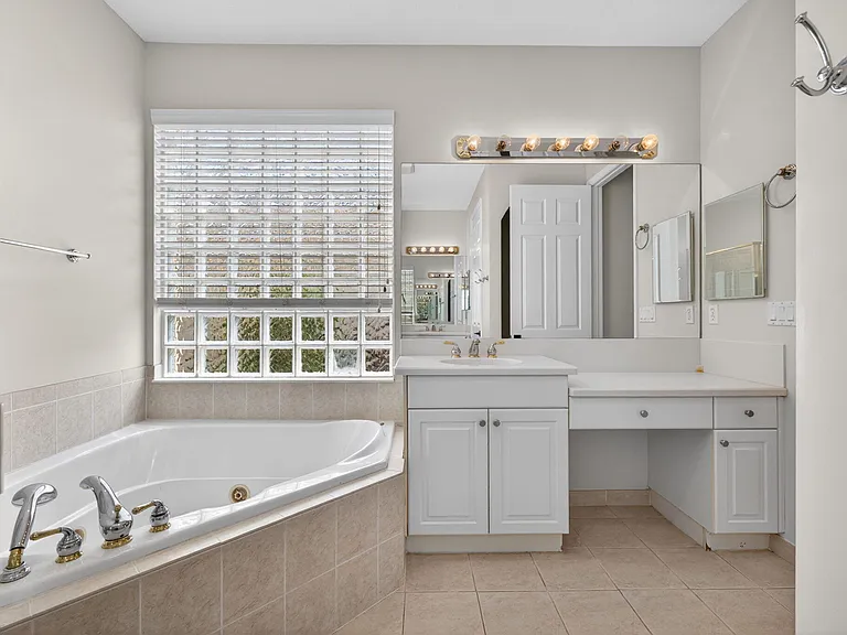 2237 SW Newport Isles Blvd — Photo 29