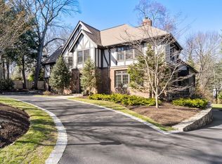 11 Rockridge Rd, Wellesley, MA 02481