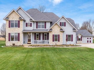 4827 Meadowgrove Dr, Carroll, OH 43112