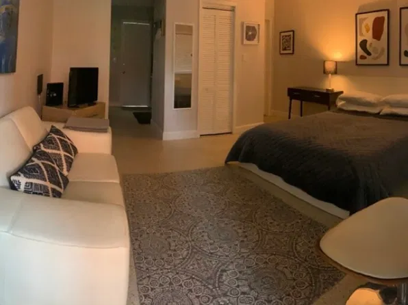 6821 NE 4th Ct APT 3, Miami, FL 33138